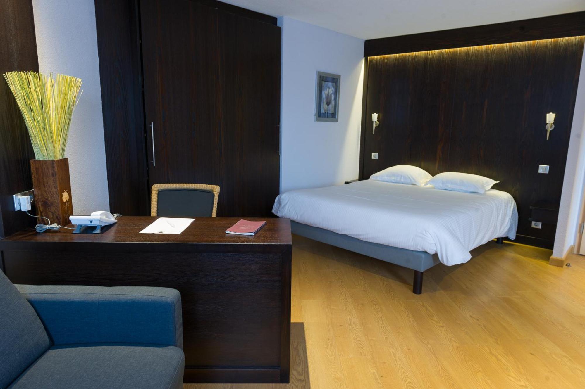 Cottage Logis Hotel - Restaurant Dudelange Luaran gambar